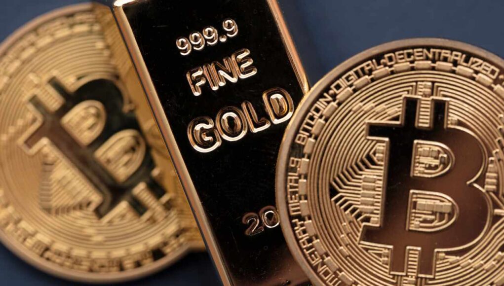 investors-bitcoin-gold.jpg