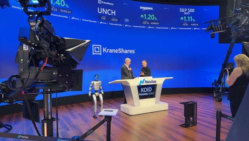 for-the-first-time-ever-a-humanoid-robot-rings-the-nasdaq-opening-bell.jpg