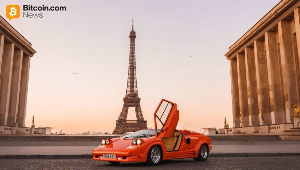 paris-france-lamborghini-at-the-eiffel-tower.jpg