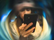 All the Ways You Can Make Reading on Your Phone Easier