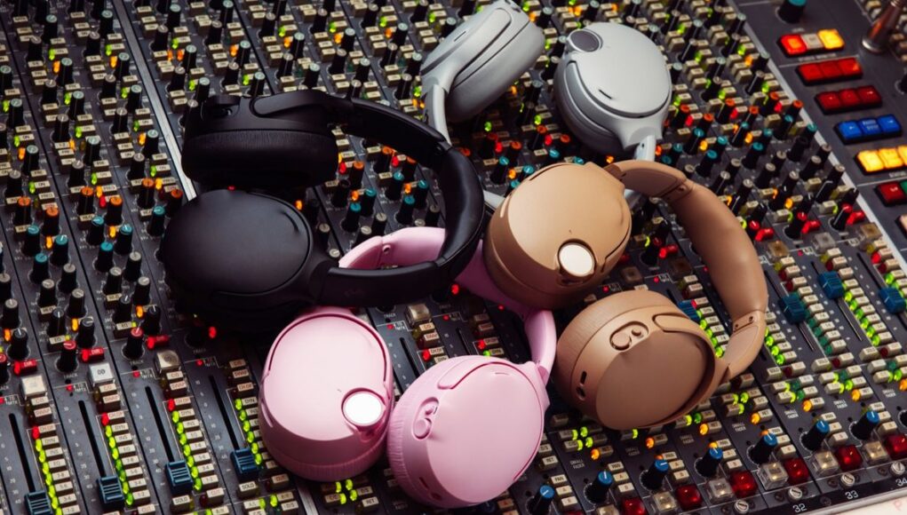 Skullcandy_Crusher_1080_ANC_Family_Press_Images_9645.jpg