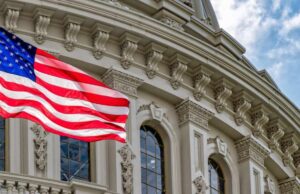 Coinbase Fires Back at Senator Warren Over CLARITY Act Sanctions Warning