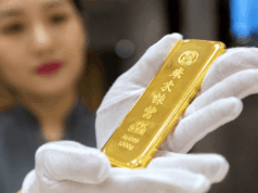 Gold Hits 2-Month High Above $4,400 as China Keeps Hoarding