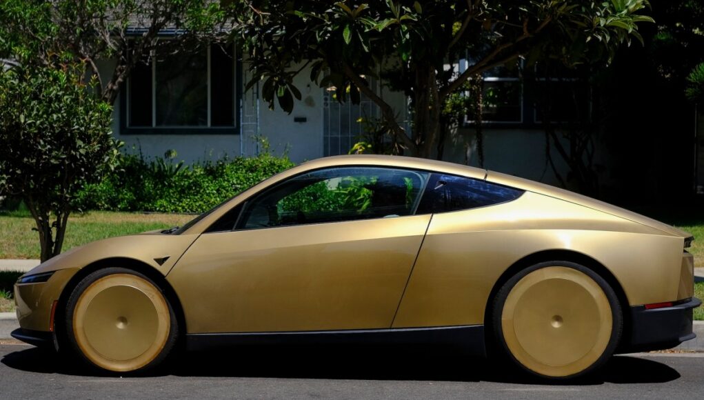 tesla-cybercab-street-getty.jpg